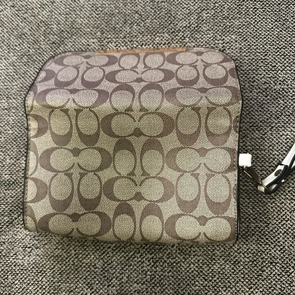 Coach Brown/ tan signature print Wristlet - Picture 5 of 8